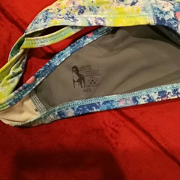 Jolyn fixed back top - Picture 3 of 3